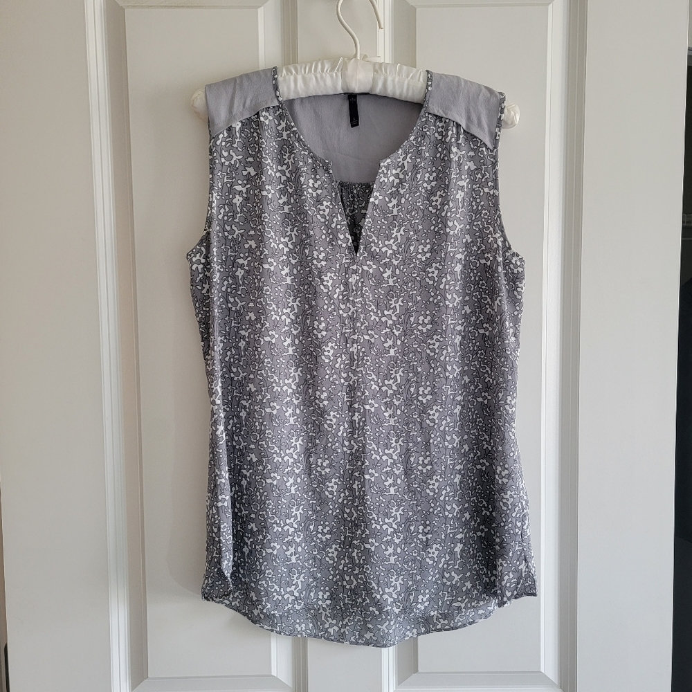 NYDJ Sleeveless Size Small Grey & White Top